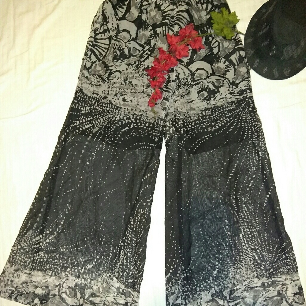 Beautiful grey and black lightweight wide leg beau